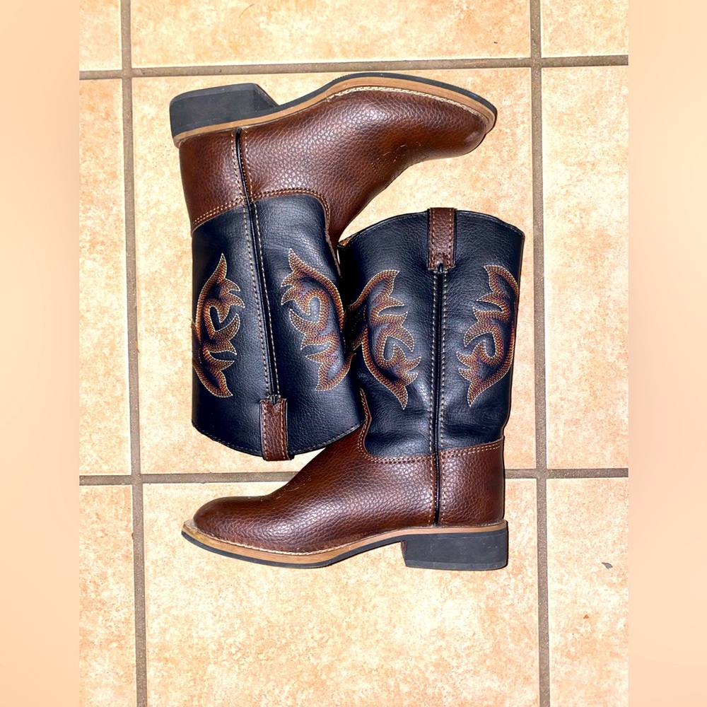 Magellan Toddler Cowboy Boots Size 12 worn maybe 3x’s.